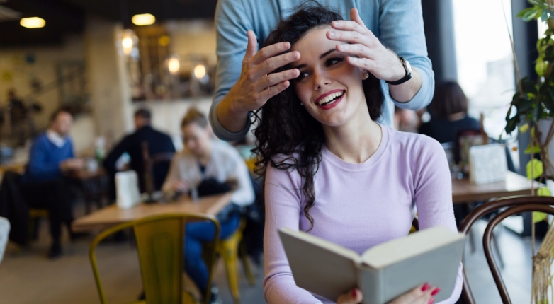 3 book café στην Αθήνα για διάβασμα, ζεστό καφέ και χαλάρωση